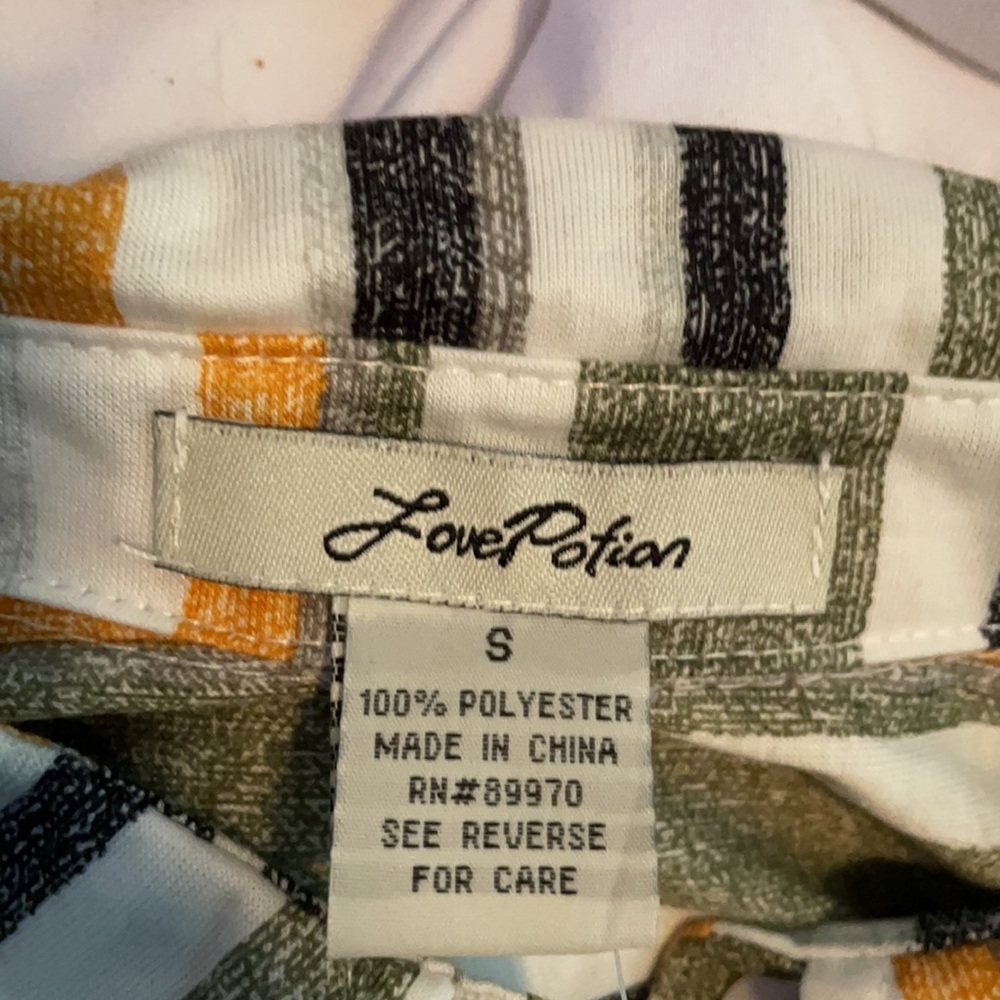 NWT size small women’s/juniors top - Picture 3 of 6